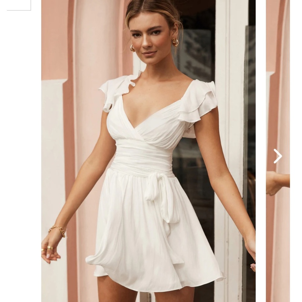 Selfie Leslie Ruffle Shoulder Ruched Dress White